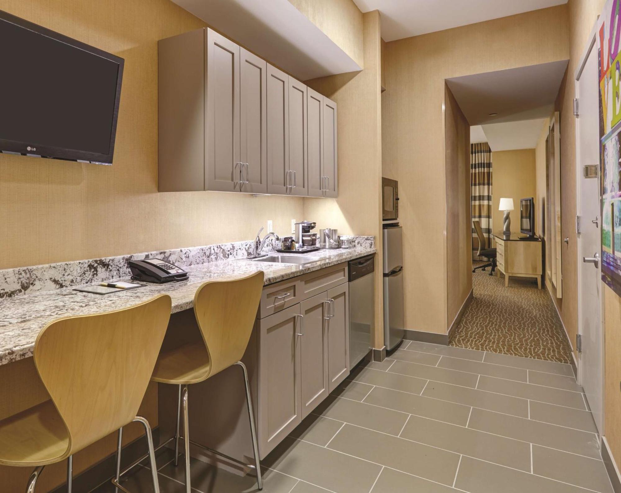 Estudio con 1 cama extragrande y zona de cocina